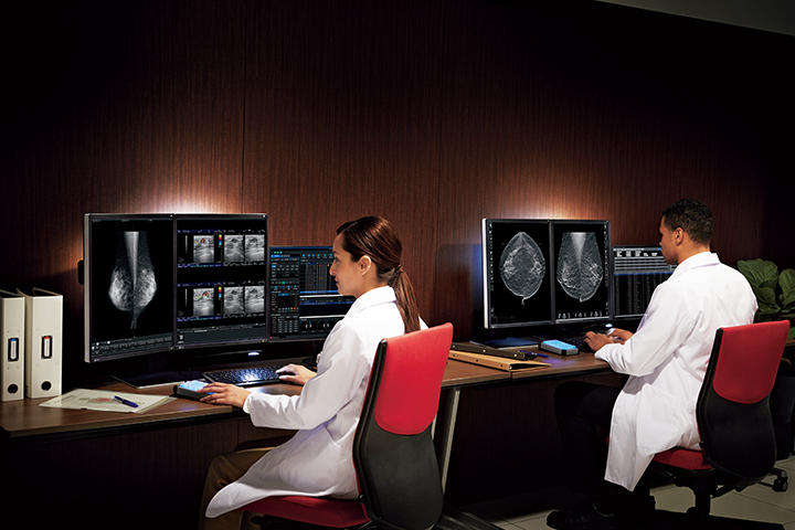 Кроме того, перед началом работы рентгенолог должен подождать около 15 минут, чтобы привести зрение к оптимальному уровню